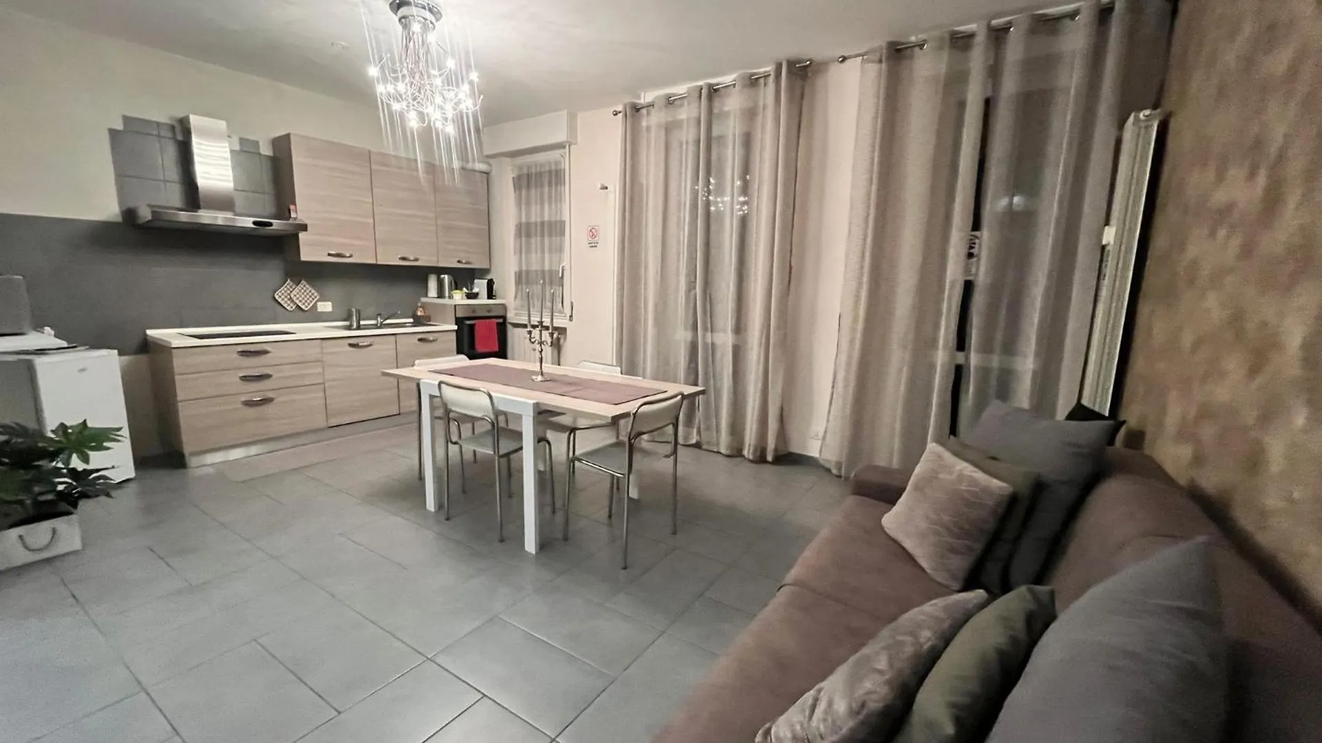 Ferienwohnung Sleep & Fly Bgy Airport-Station-Center Bergamo 0*,  Italien