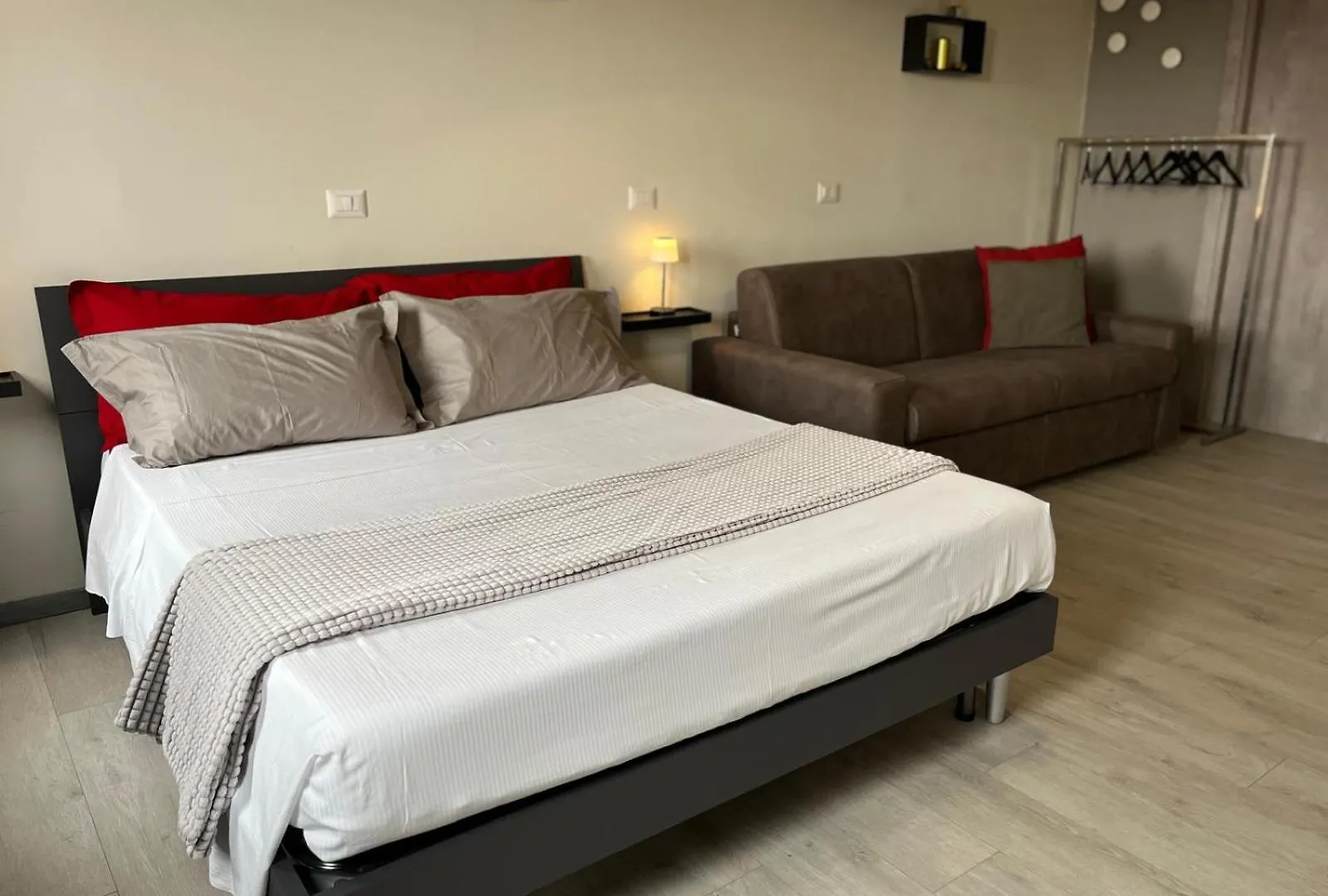 Ferienwohnung Sleep & Fly Bgy Airport-Station-Center Bergamo Apartment